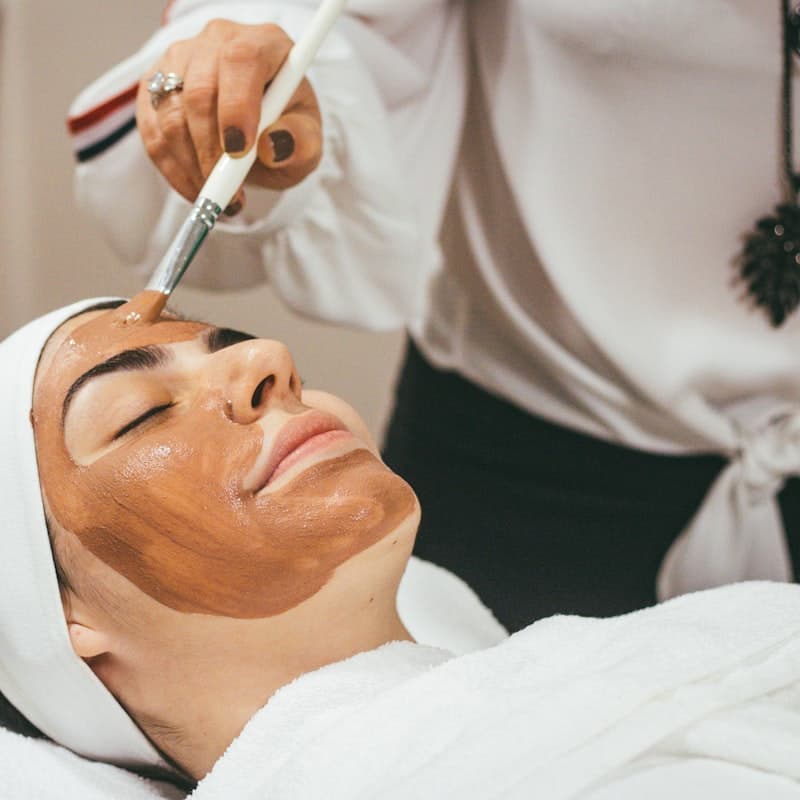 Relaxing facial treatment with a nourishing face mask